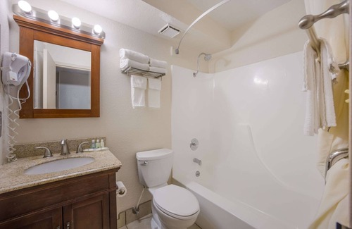 Canon City Hotel | Inviting Quality Inn & Suites in Canon City with Pool