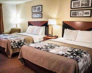 Scotland Hotel | Welcoming Quality Inn & Suites Chambersburg with Pool Access