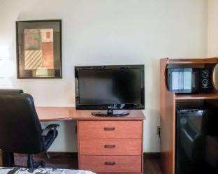 Scotland Hotel | Welcoming Quality Inn & Suites Chambersburg with Pool Access
