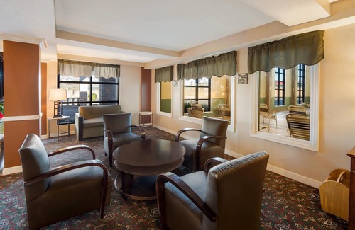Forest Park Hotel | Convenient Quality Inn & Suites near Cincinnati I-275