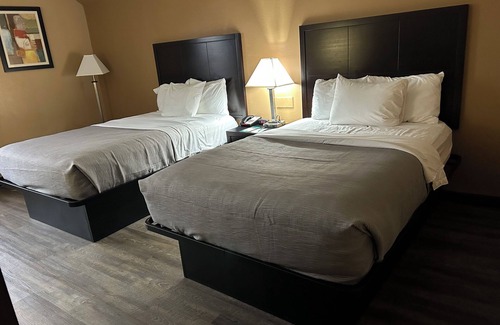 Roselawn Finance Hotel | Relax at Quality Inn & Suites with Pool and Spa Amenities