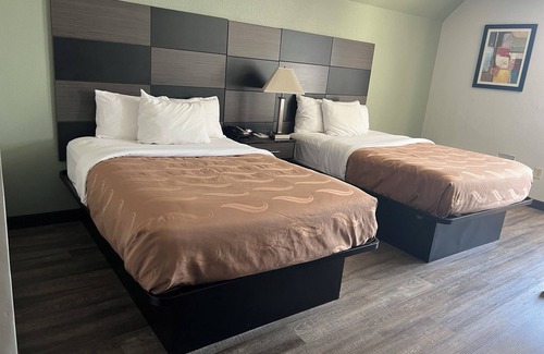 Roselawn Finance Hotel | Relax at Quality Inn & Suites with Pool and Spa Amenities