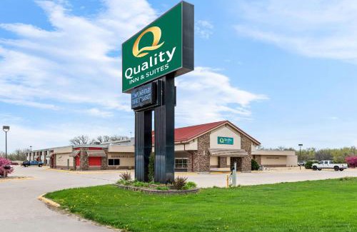 Columbus Hotel | Quality Inn: Oceanfront Retreat with Pool & Pet-Friendly Options