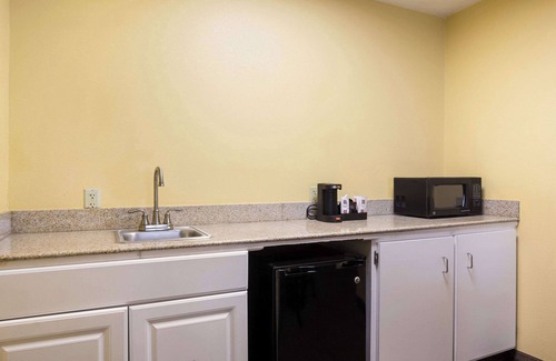 Mount Saint Joseph Hotel | Convenient Quality Inn & Suites Near CVG Airport