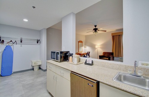 Mount Saint Joseph Hotel | Convenient Quality Inn & Suites Near CVG Airport