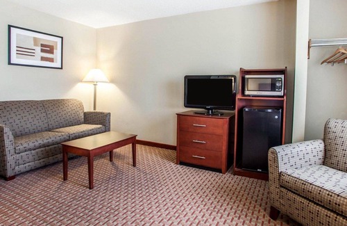 Quad Cities Hotel | Quality Inn & Suites Davenport near I-80