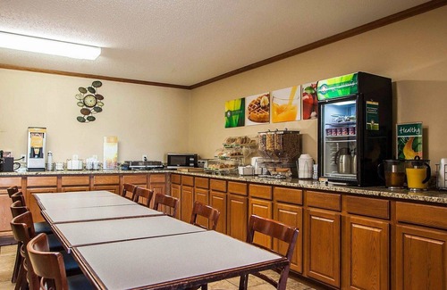 Eldridge Hotel | Cozy Quality Inn & Suites Eldridge Davenport North Escape