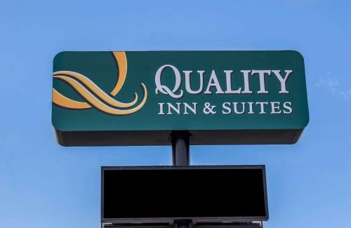 Fife Hotel | Convenient Quality Inn & Suites Fife Seattle – Pet Friendly!