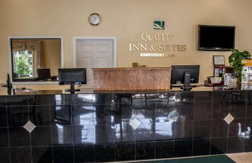 Fife Hotel | Convenient Quality Inn & Suites Fife Seattle – Pet Friendly!