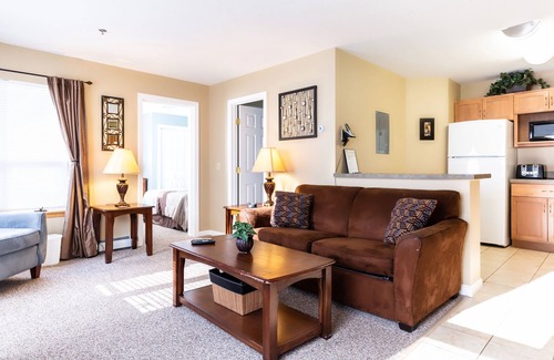 Gorham Hotel | Comfortable Quality Inn & Suites with Pool and Breakfast