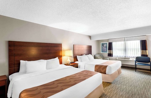 Gorham Hotel | Comfortable Quality Inn & Suites with Pool and Breakfast