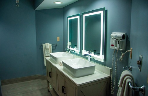 Goshen Hotel | Inviting Quality Inn & Suites with Pool and Spa Amenities