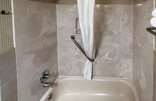 Grants Hotel | Quality Inn & Suites Grants: Family-Friendly Comfort Awaits