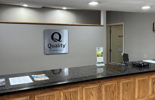 Grants Hotel | Pet-Friendly Quality Inn & Suites Grants with Pool Access