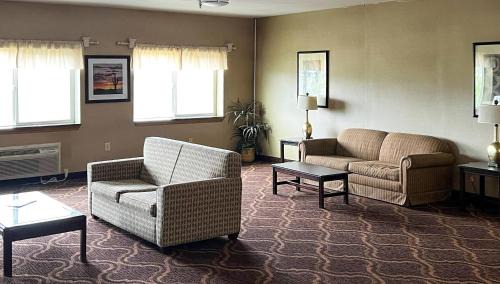 Grants Hotel | Pet-Friendly Quality Inn & Suites Grants with Pool Access