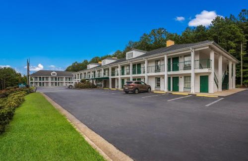 Greensboro Hotel | Comfortable Quality Inn & Suites in Greensboro, Georgia
