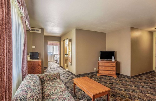 Hannibal Hotel | Comfortable Quality Inn & Suites Hannibal with Great Amenities