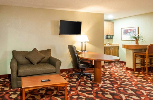 Kansas City Hotel | Convenient Quality Inn & Suites Near Kansas City Sports Complex