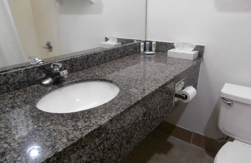 Kansas City Hotel | Convenient Quality Inn & Suites Near Kansas City Sports Complex