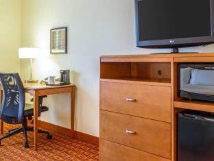 Keokuk Hotel | Inviting Quality Inn & Suites Keokuk North with Pool Access