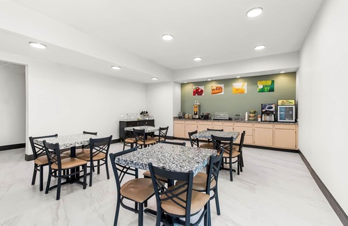 Kilgore Hotel | Discover Quality Inn & Suites Kilgore-Longview Amenities