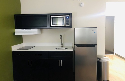 Lake Charles Hotel | Relax at Quality Inn & Suites Lake Charles South with Pool