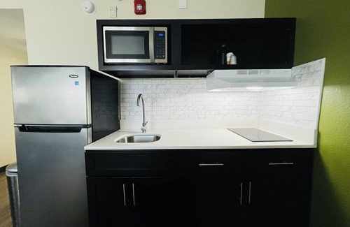 Lake Charles Hotel | Relax at Quality Inn & Suites Lake Charles South with Pool