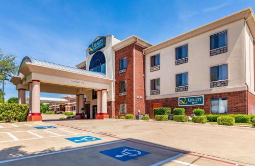 Lampasas Hotel | Quality Inn & Suites: Family-Friendly Stay with Pool Access