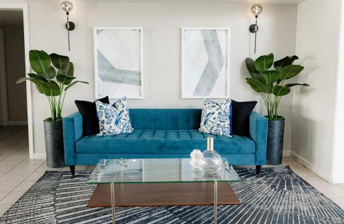 Lathrop Hotel | Inviting Quality Inn & Suites Lathrop with Oceanfront Pool