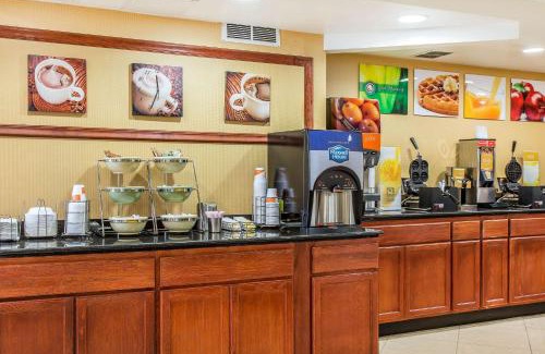 Middletown Hotel | Comfortable Quality Inn & Suites Middletown - Newport Retreat