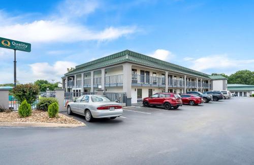 Monticello Hotel | Budget-Friendly Quality Inn & Suites with Pool and Pet Access