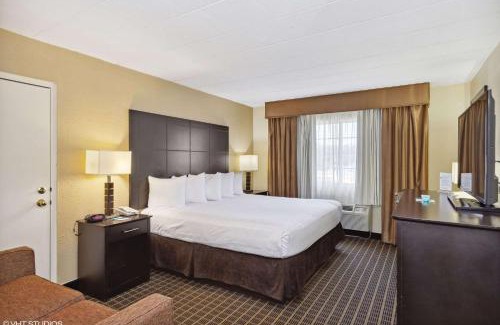 Star City Hotel | Pet-Friendly Quality Inn & Suites Morgantown - Enjoy Breakfast