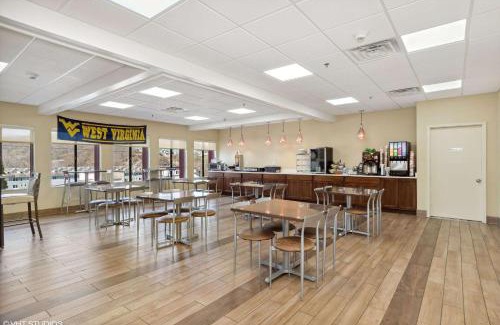Star City Hotel | Pet-Friendly Quality Inn & Suites Morgantown - Enjoy Breakfast