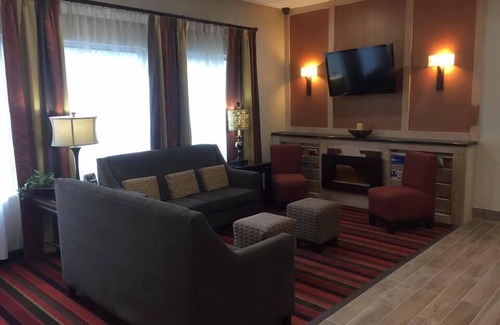 Star City Hotel | Convenient Quality Inn & Suites in Morgantown's University Area