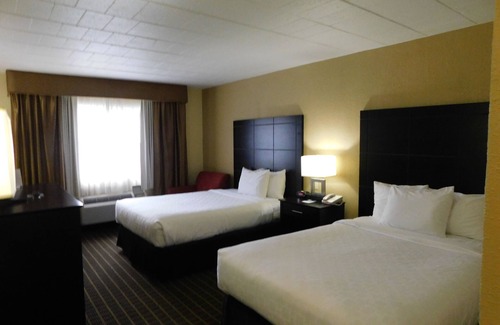 Star City Hotel | Convenient Quality Inn & Suites in Morgantown's University Area