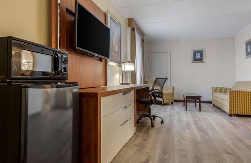 New Hartford Hotel | Convenient Quality Inn & Suites New Hartford - Family Friendly