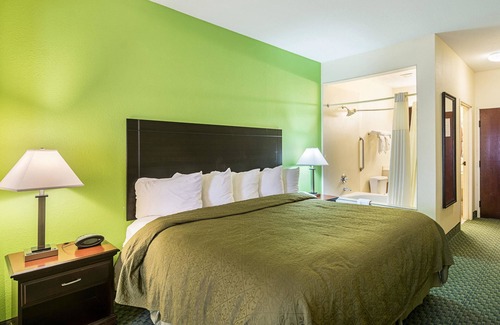 Harvey Hotel | Convenient Quality Inn & Suites Near I-80 with Breakfast