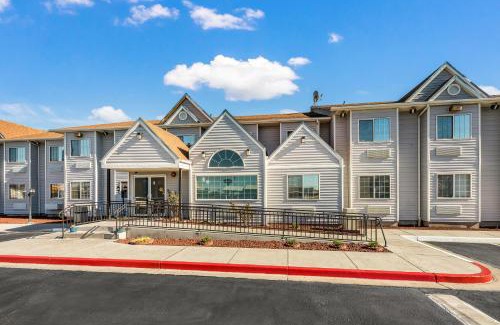 Fallon Hotel | Budget-Friendly Quality Inn & Suites near NAS Fallon