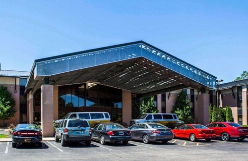 Orange Prairie Hotel | Quality Inn & Suites: Oceanfront Getaway with Pool Access