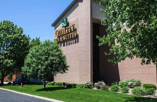 Orange Prairie Hotel | Quality Inn & Suites: Oceanfront Getaway with Pool Access
