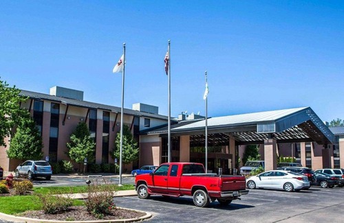 Orange Prairie Hotel | Quality Inn & Suites: Oceanfront Getaway with Pool Access