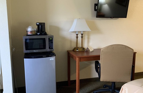 Prestonsburg Hotel | Quality Inn & Suites: Family-Friendly with Kitchen Access