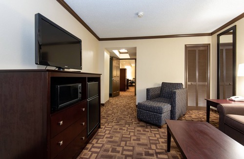 Milford Hotel | Quality Inn & Suites Quakertown: Family-Friendly Getaway
