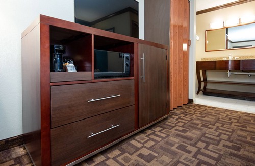 Milford Hotel | Quality Inn & Suites Quakertown: Family-Friendly Getaway