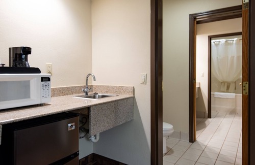 Milford Hotel | Quality Inn & Suites Quakertown: Family-Friendly Getaway