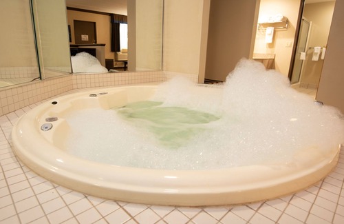 Milford Hotel | Quality Inn & Suites Quakertown: Family-Friendly Getaway
