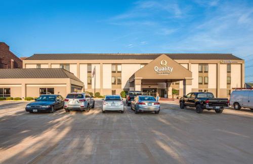 Quincy Hotel | Child-Friendly Quality Inn & Suites Quincy - Downtown Stay