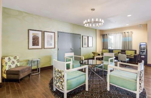 Quincy Hotel | Child-Friendly Quality Inn & Suites Quincy - Downtown Stay