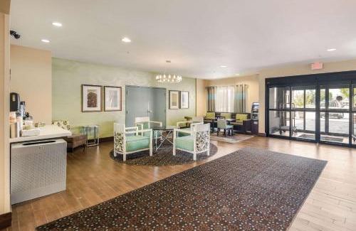 Quincy Hotel | Child-Friendly Quality Inn & Suites Quincy - Downtown Stay