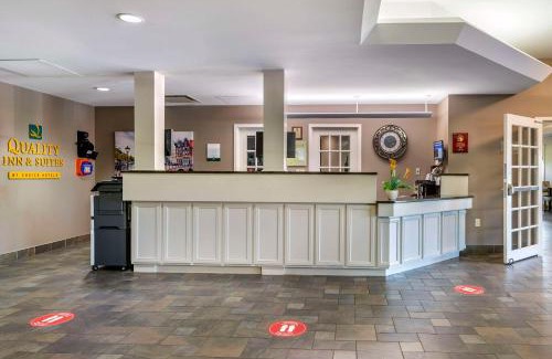 Quispamsis Hotel | Discover Quality Inn & Suites Amsterdam with Pet-Friendly Perks